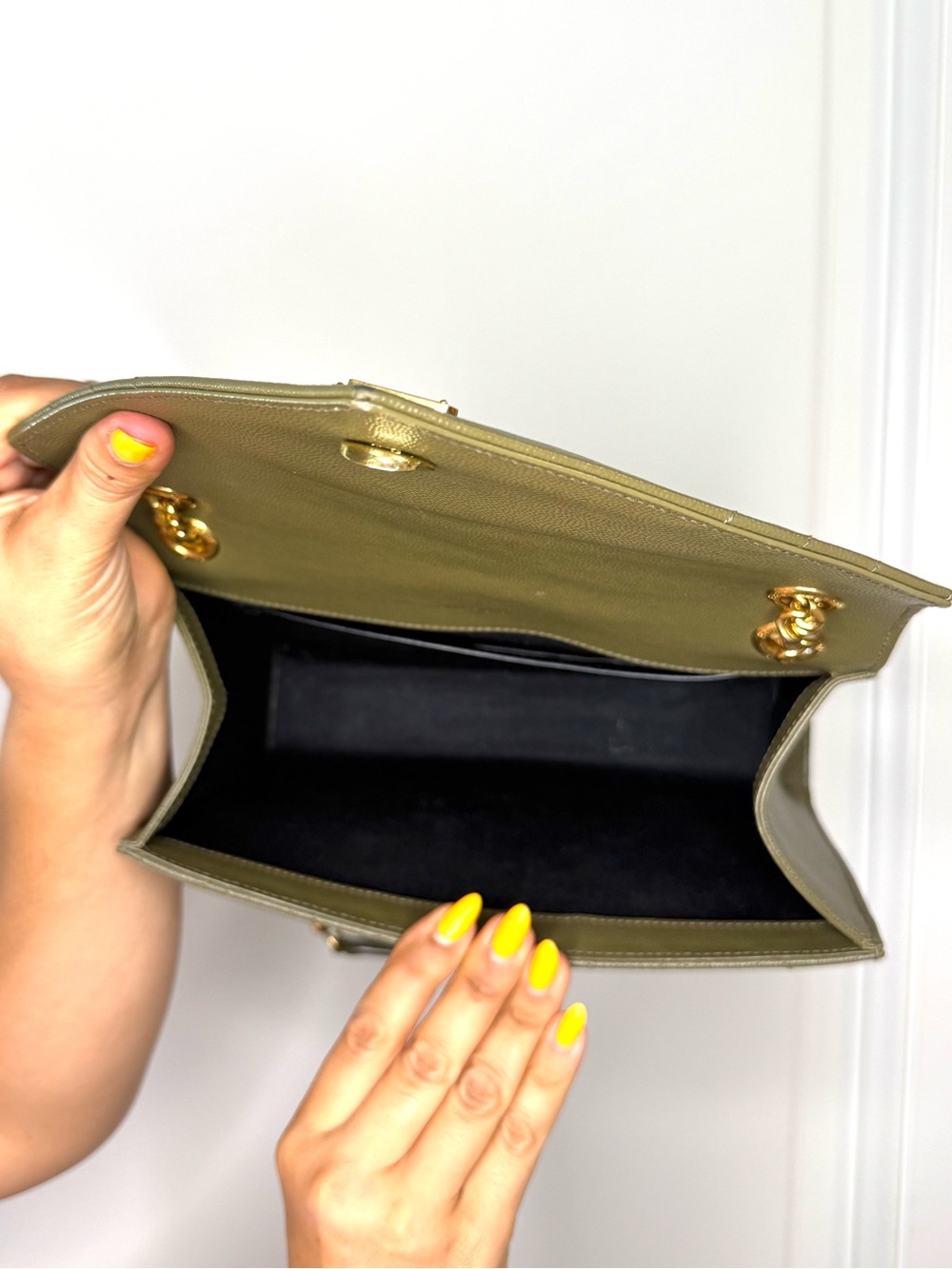 Saint Laurent Medium Envelope Shoulder Bag - Picture 8 of 10